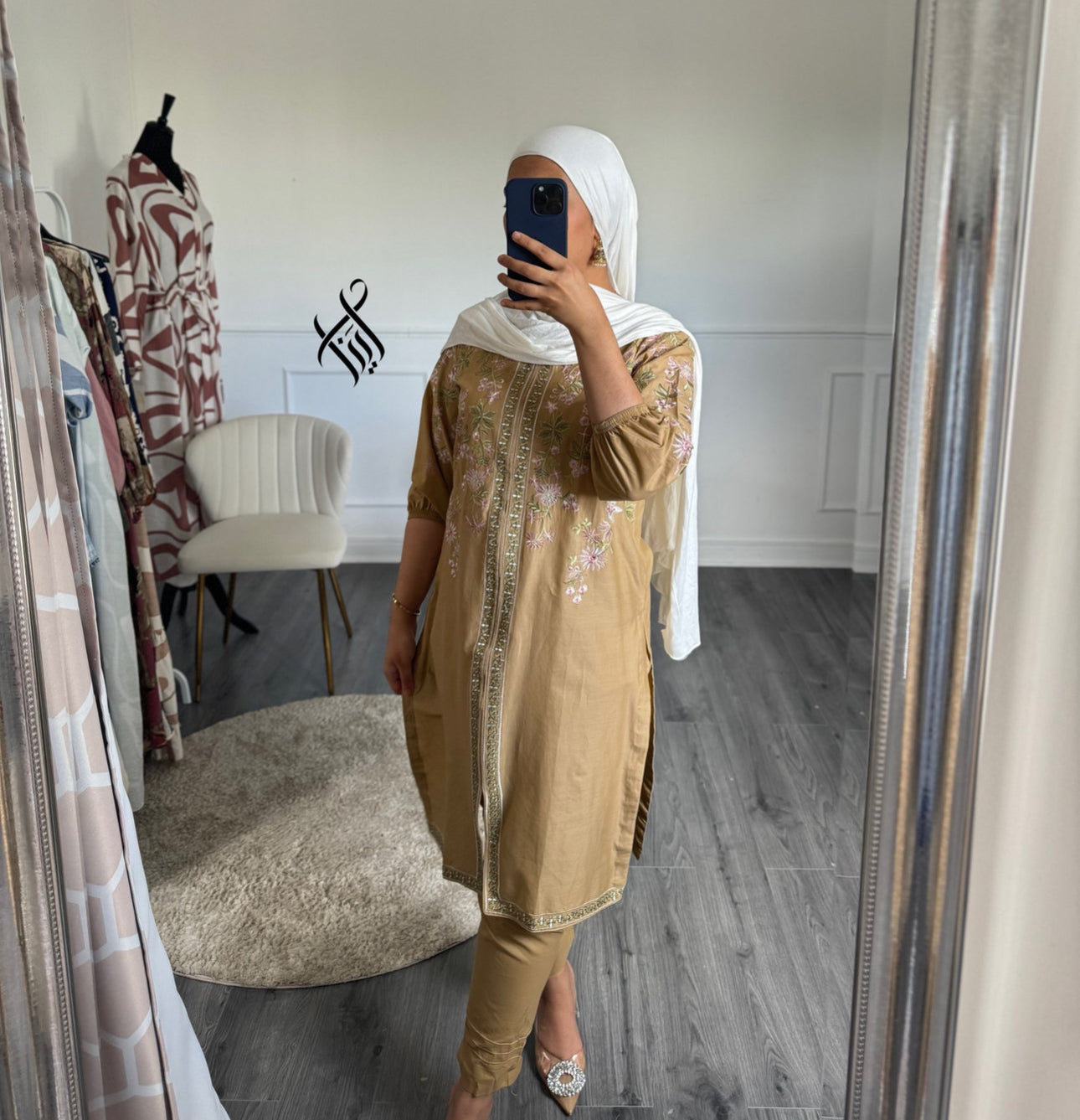 SUIT LAIBA