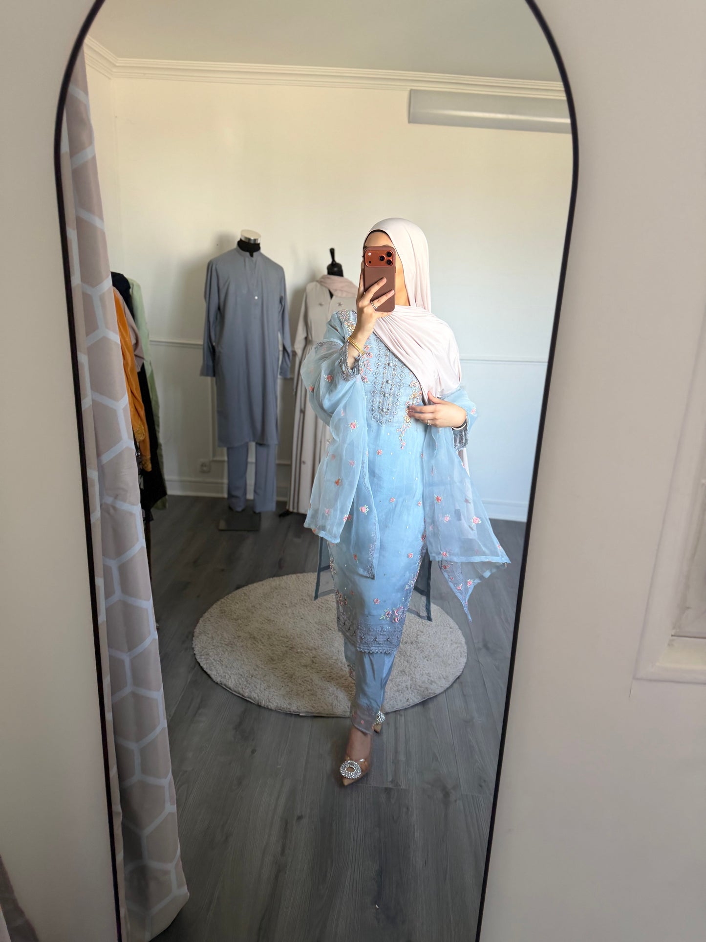 Suit yumna