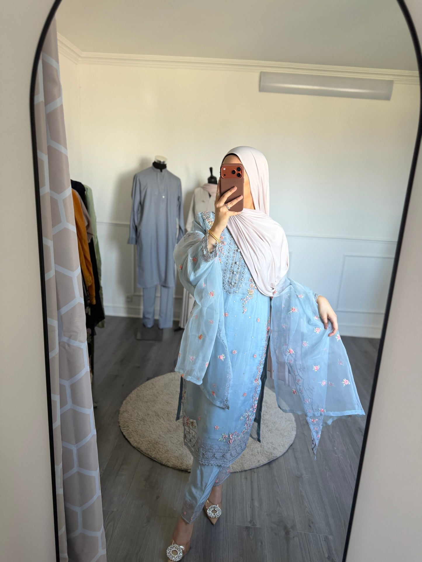 Suit yumna