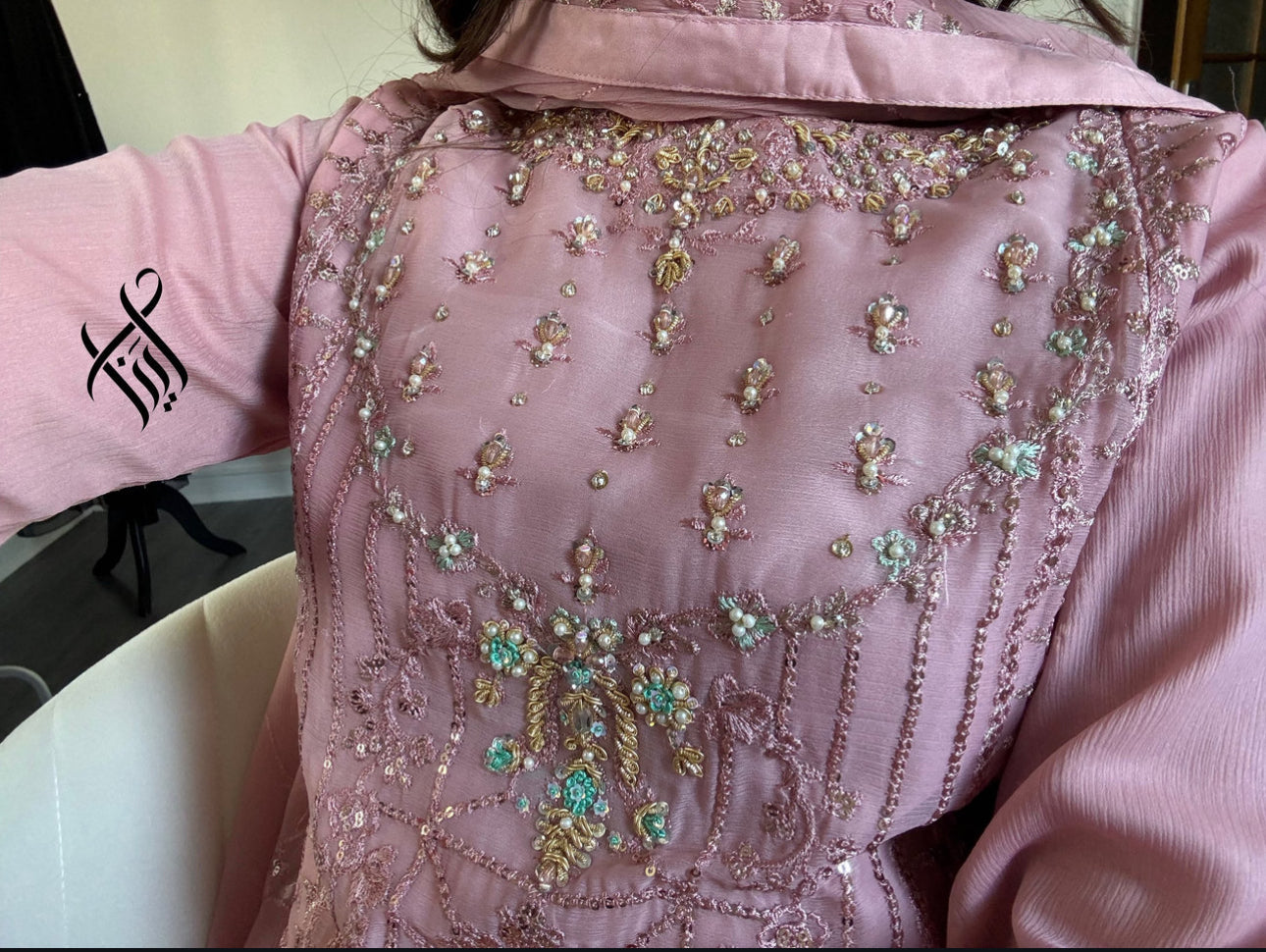 Suit Laila