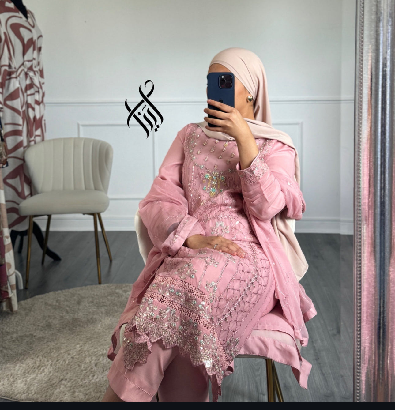 Suit Laila