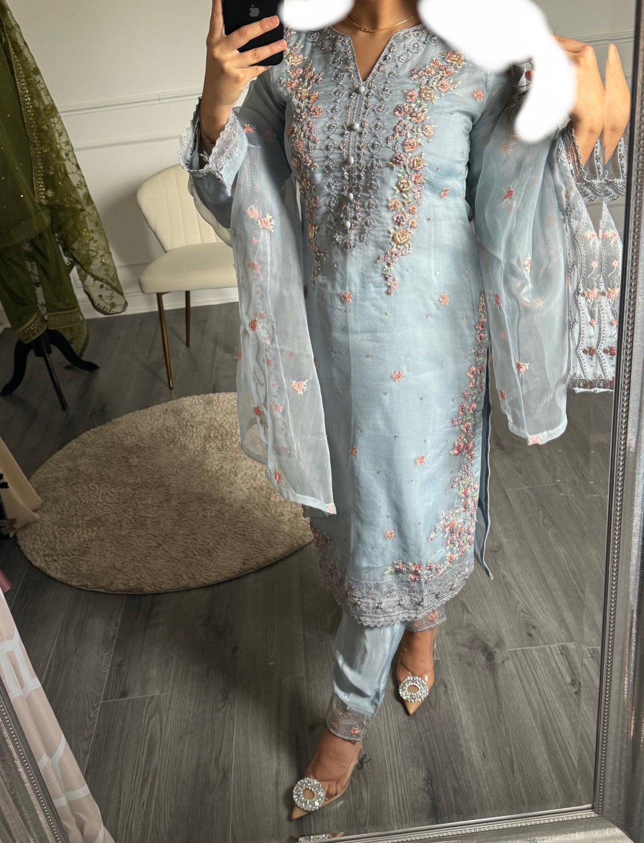Suit yumna