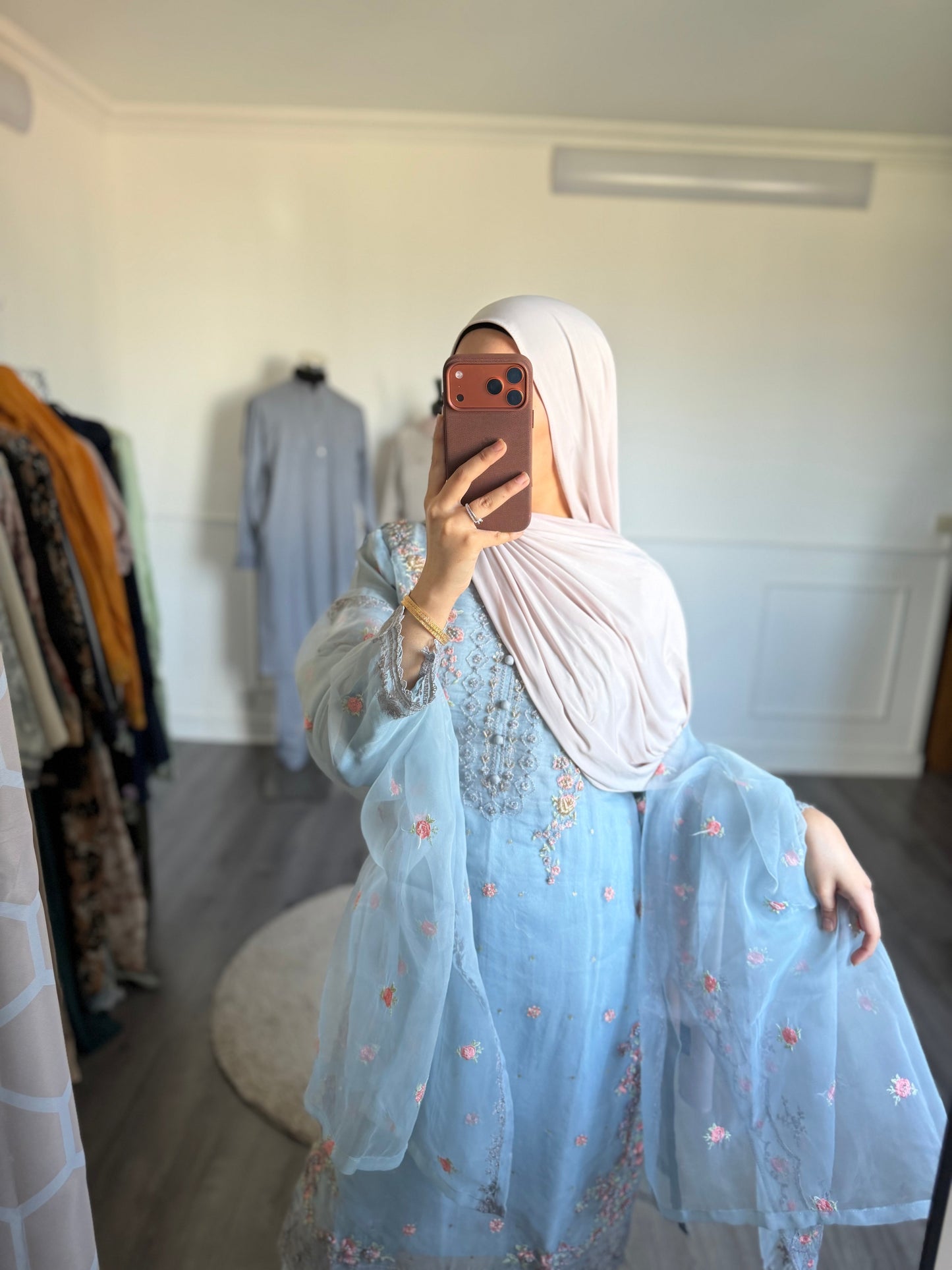Suit yumna